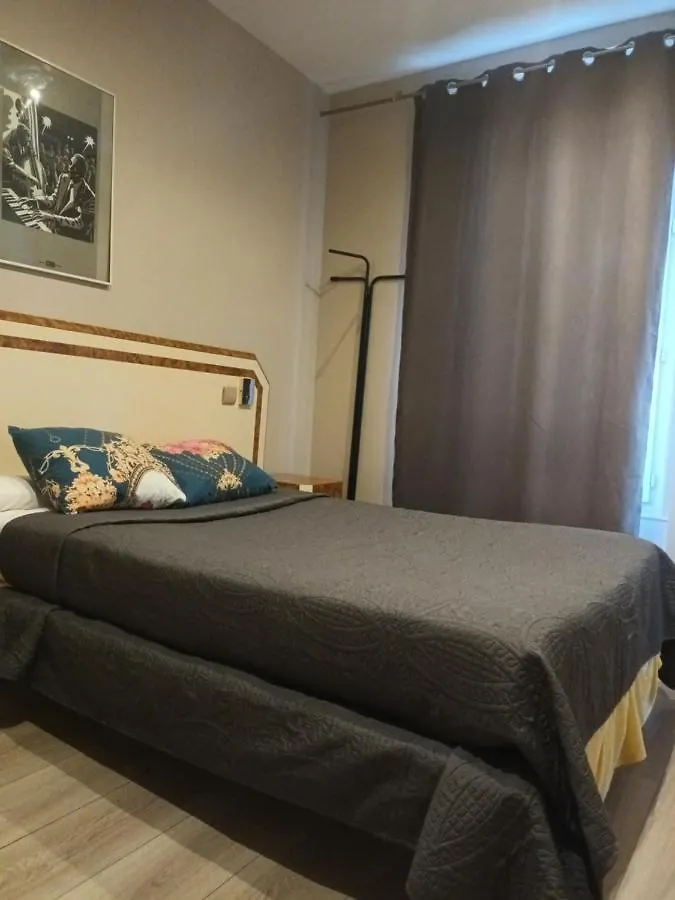 Azur Hotel